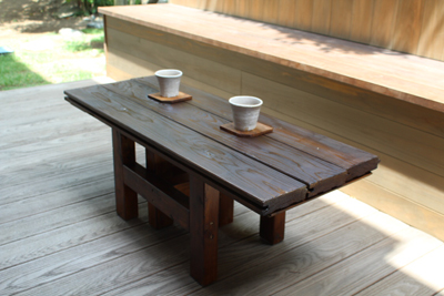 山内龍雄芸術館のテーブル