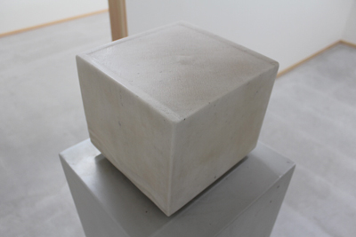 高木辰夫作「浮遊する豆腐」