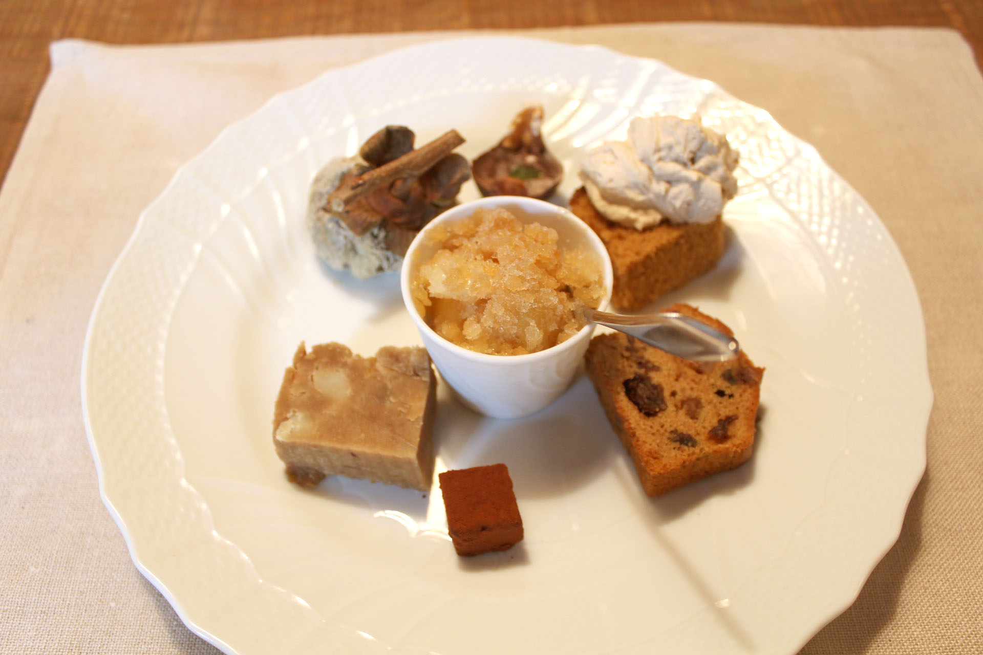 芸術館の隣の倉庫