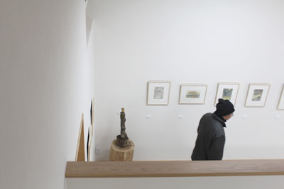 山内龍雄芸術館、展示作業中