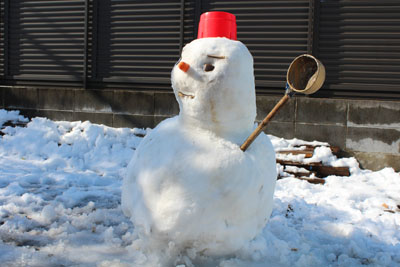 山内龍雄芸術館の雪だるま