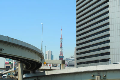 高速道路から見える東京タワー