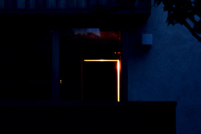 芸術館の洗面所の光