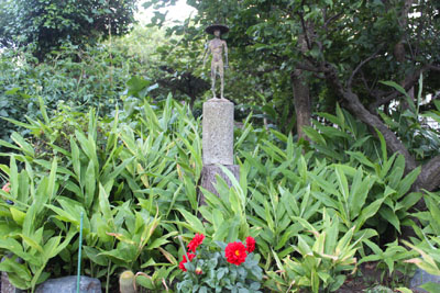 芸術館の庭のダリア