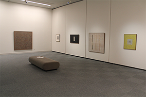 梅野記念絵画館での山内龍雄展会場